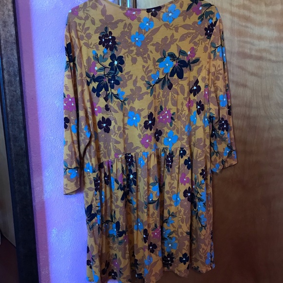 Dress - Picture 2 of 2